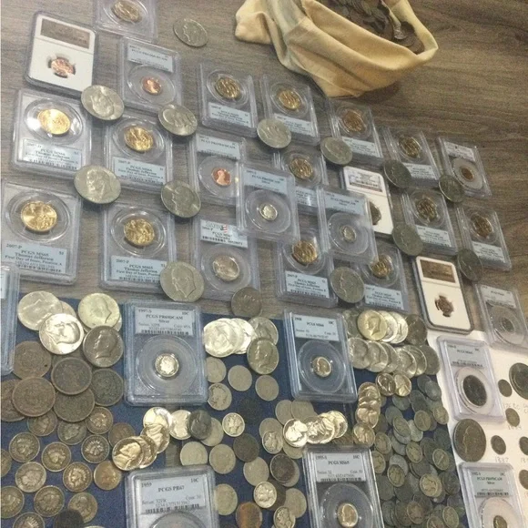 Assorted Coin Collection - Picture 2 of 16